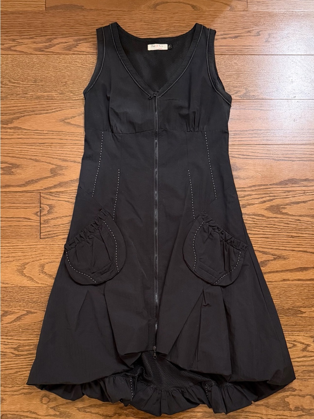 Sleeveless Black Zip Front Balloon Dress with Pocket Detail